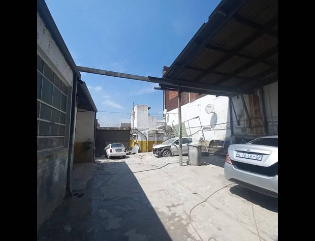 995M² WAREHOUSE FOR SALE IN JOHANNESBURG CENTRAL